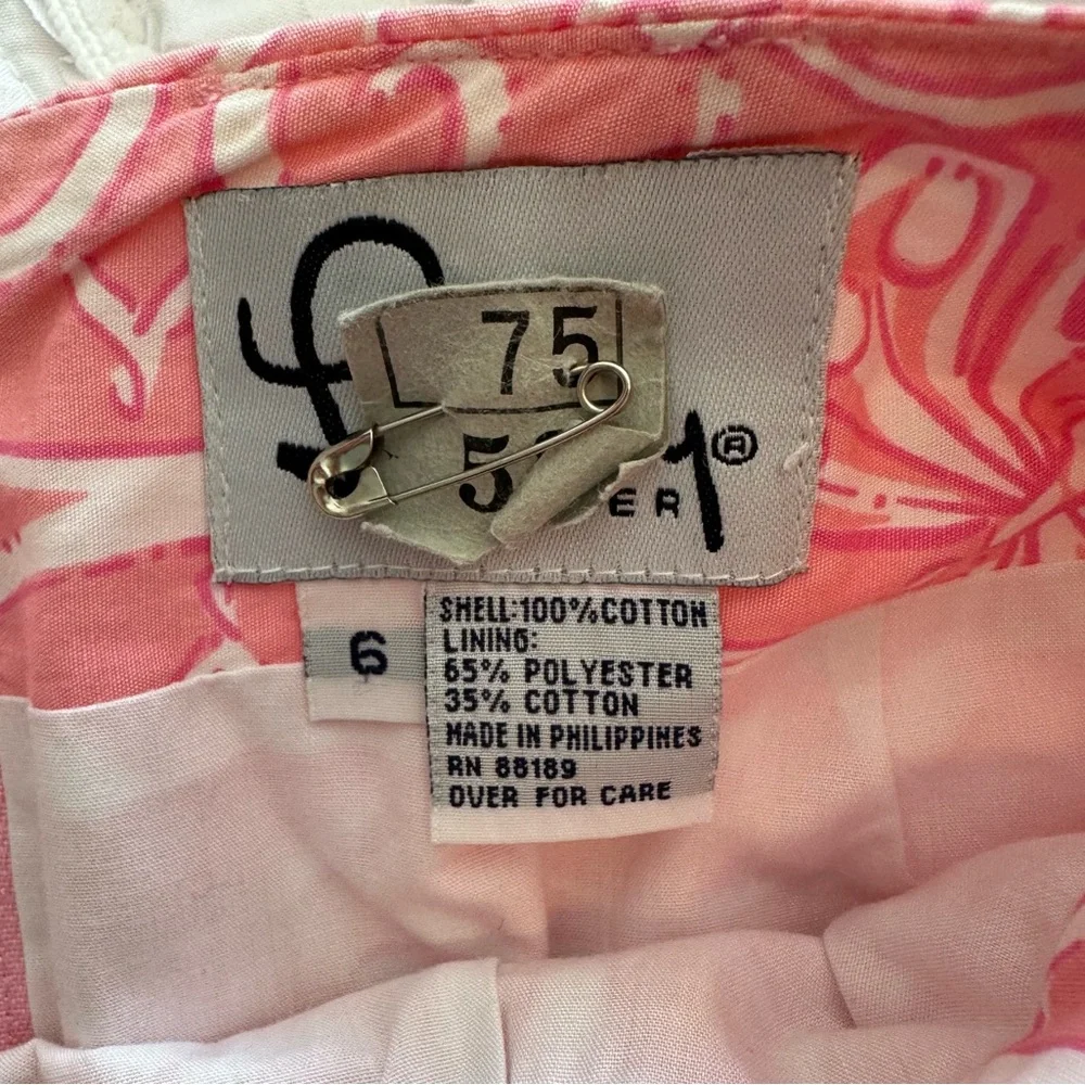 Lilly Pulitzer pink mini skirt with‎ lining size 6. Stylish and cute